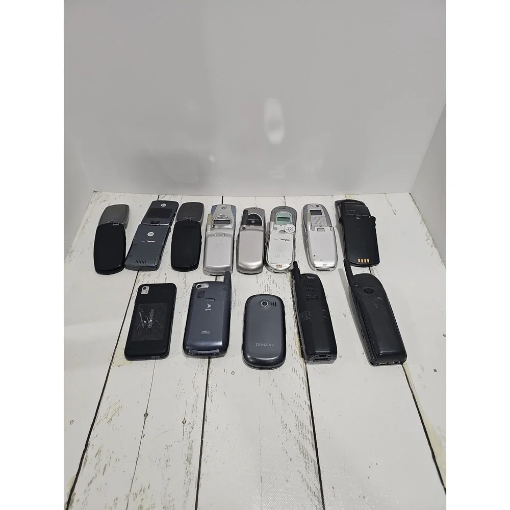 Vintage Cell Phone Lot of 13 Nokia Motorola  Samsung Sprint PCS Untested